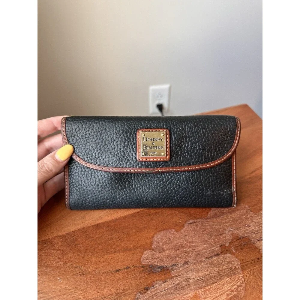 Dooney & Bourke Vintage Black Pebbled Leather Trifold Wallet Preppy Old Money